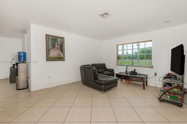 18890 SW 184th St, Miami, FL 33187