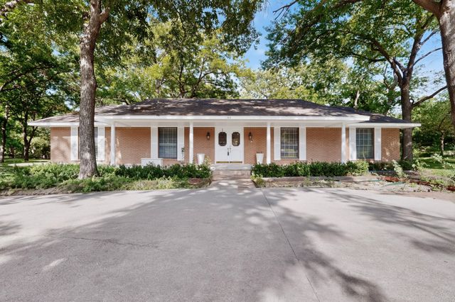 300 N Chattey Road, Desoto, TX 75115