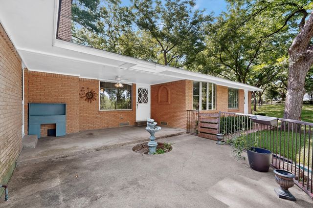 300 N Chattey Road, Desoto, TX 75115