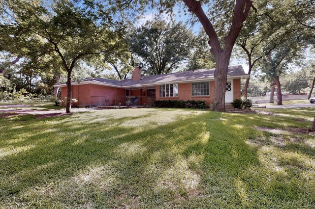 300 N Chattey Road, Desoto, TX 75115