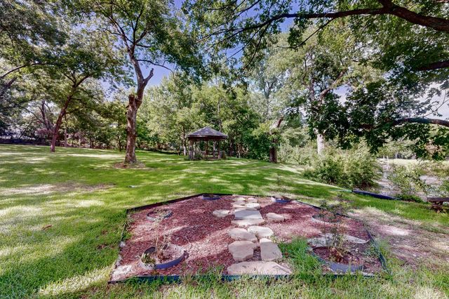 300 N Chattey Road, Desoto, TX 75115