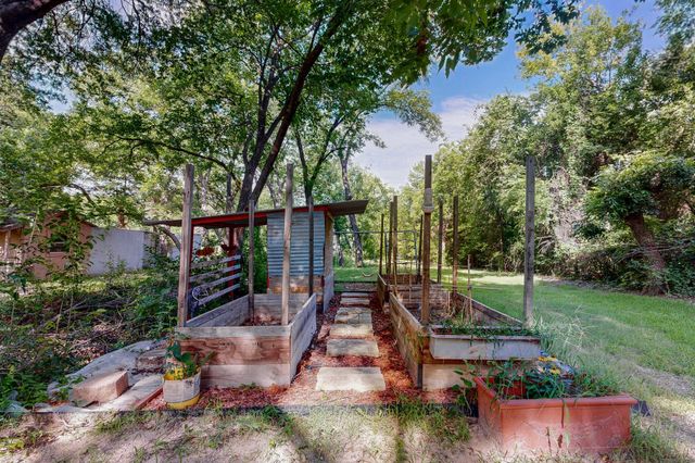 300 N Chattey Road, Desoto, TX 75115