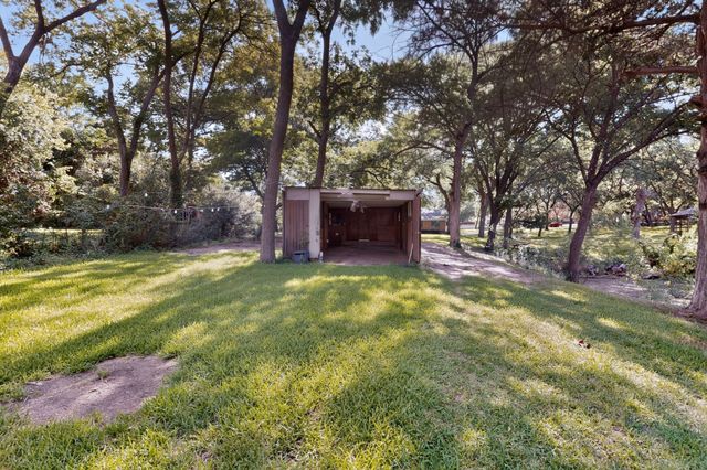 300 N Chattey Road, Desoto, TX 75115