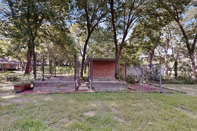 300 N Chattey Road, Desoto, TX 75115