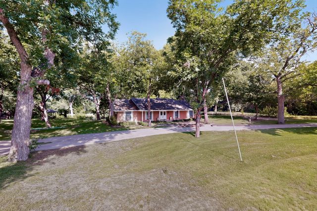 300 N Chattey Road, Desoto, TX 75115