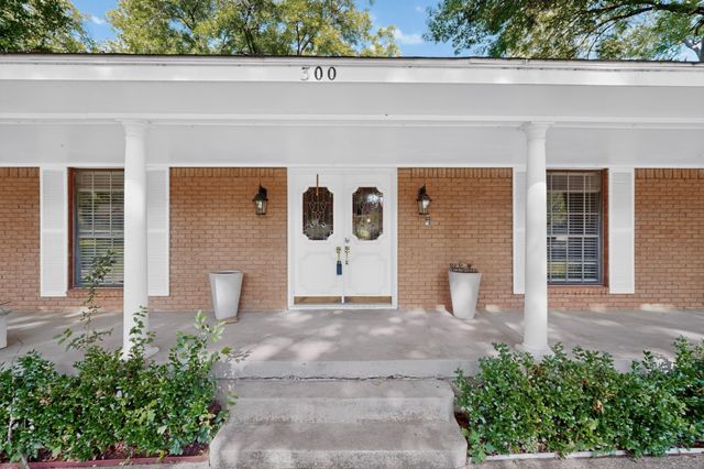 300 N Chattey Road, Desoto, TX 75115