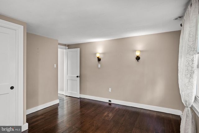 42 E 2ND ST, Moorestown, NJ 08057