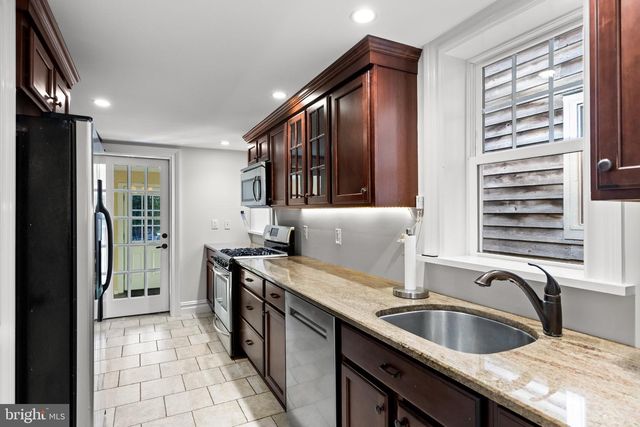 42 E 2ND ST, Moorestown, NJ 08057