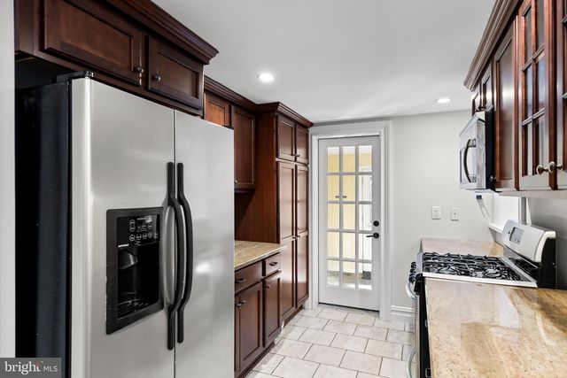 42 E 2ND ST, Moorestown, NJ 08057