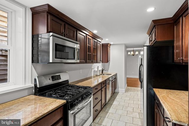 42 E 2ND ST, Moorestown, NJ 08057