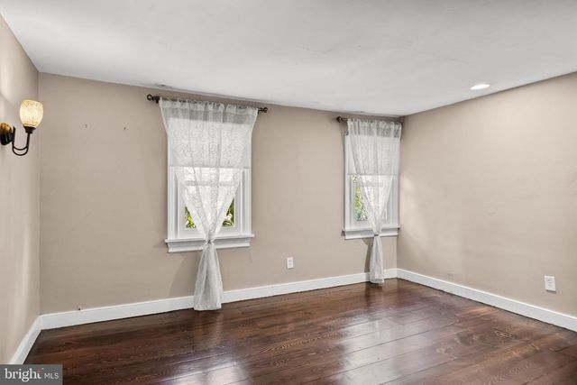 42 E 2ND ST, Moorestown, NJ 08057