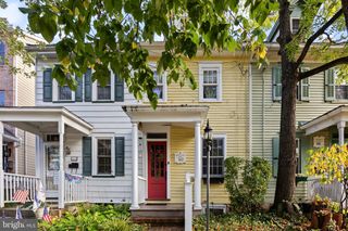 42 E 2ND ST, Moorestown, NJ 08057