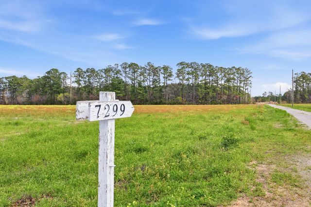 7299 Cartrette Rd., Aynor, SC 29511