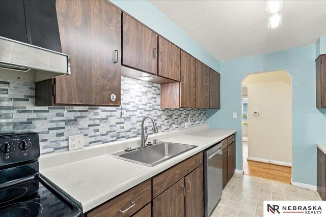 5941 Gillan Road, Lincoln, NE 68505