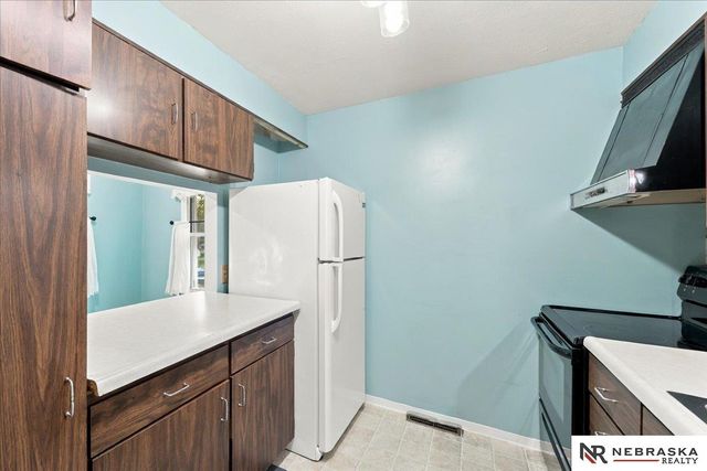 5941 Gillan Road, Lincoln, NE 68505