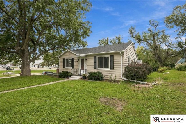 5941 Gillan Road, Lincoln, NE 68505