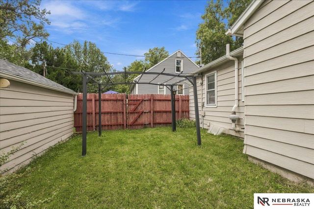 5941 Gillan Road, Lincoln, NE 68505