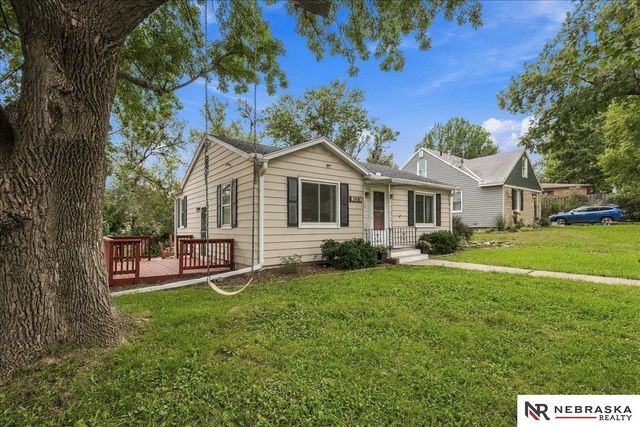 5941 Gillan Road, Lincoln, NE 68505