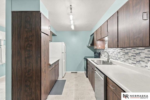 5941 Gillan Road, Lincoln, NE 68505