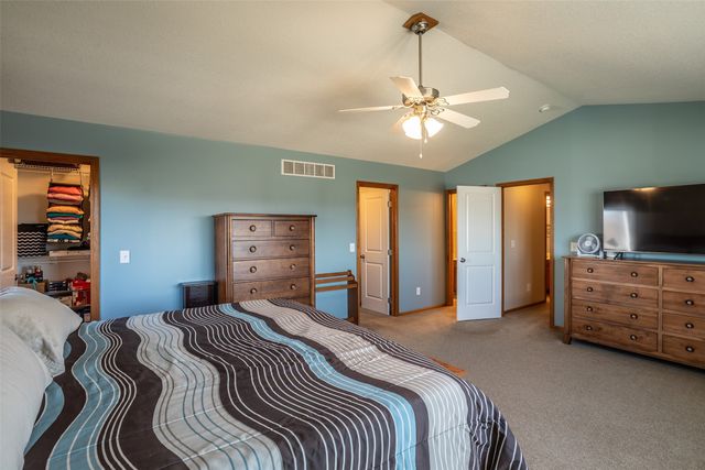 5917 NW 106th Street, Johnston, IA 50131