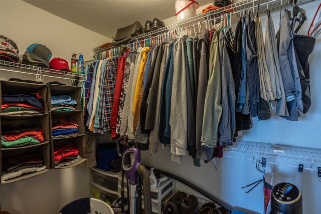 5917 NW 106th Street, Johnston, IA 50131