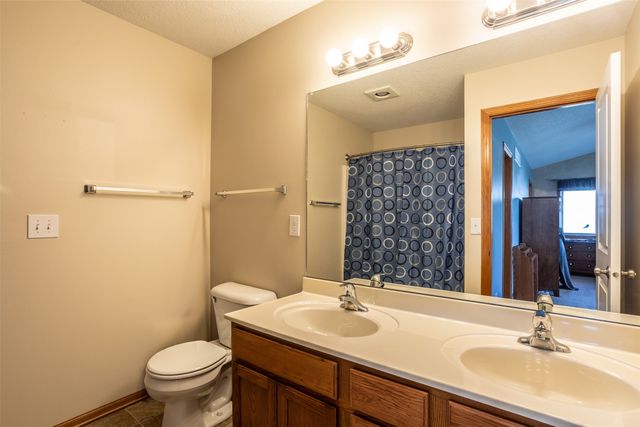 5917 NW 106th Street, Johnston, IA 50131