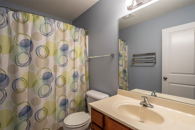 5917 NW 106th Street, Johnston, IA 50131