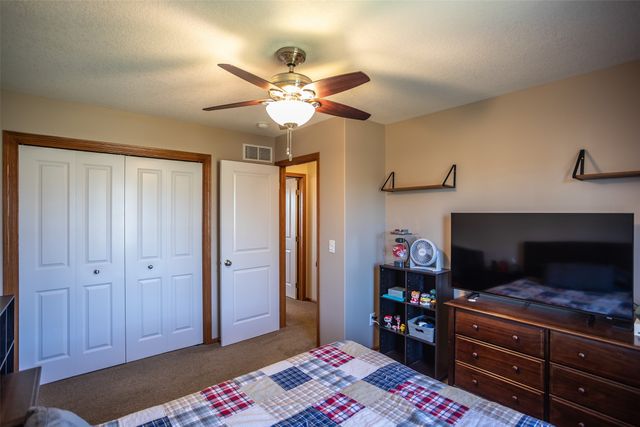 5917 NW 106th Street, Johnston, IA 50131