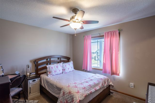 5917 NW 106th Street, Johnston, IA 50131