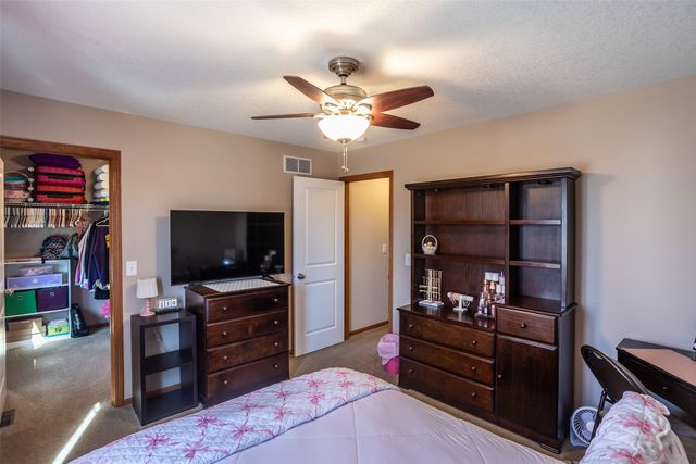 5917 NW 106th Street, Johnston, IA 50131