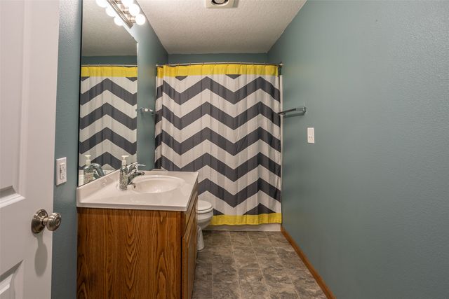 5917 NW 106th Street, Johnston, IA 50131