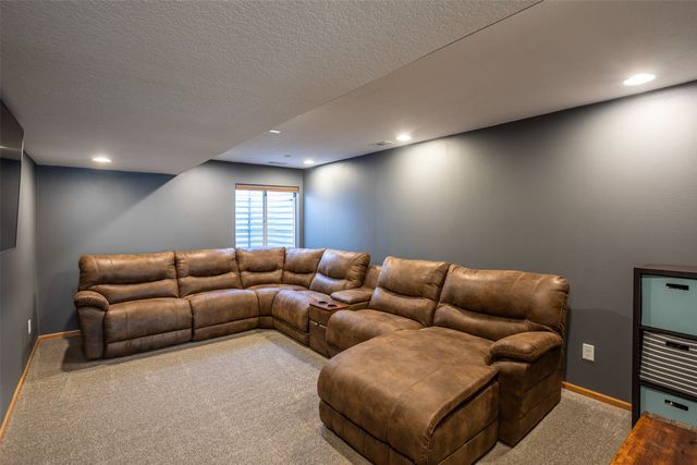 5917 NW 106th Street, Johnston, IA 50131