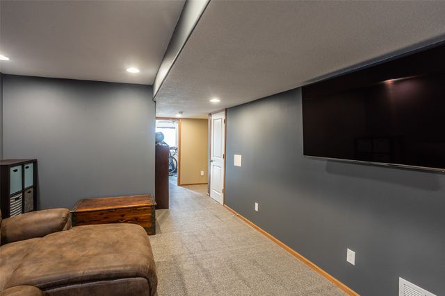 5917 NW 106th Street, Johnston, IA 50131