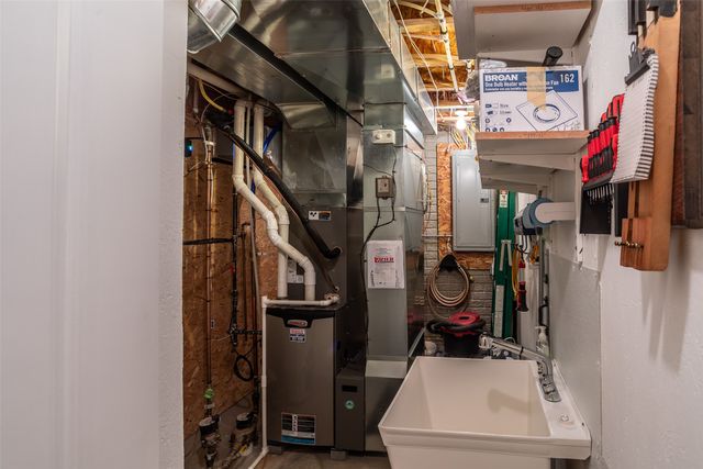 5917 NW 106th Street, Johnston, IA 50131