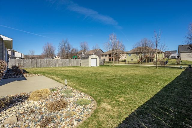 5917 NW 106th Street, Johnston, IA 50131
