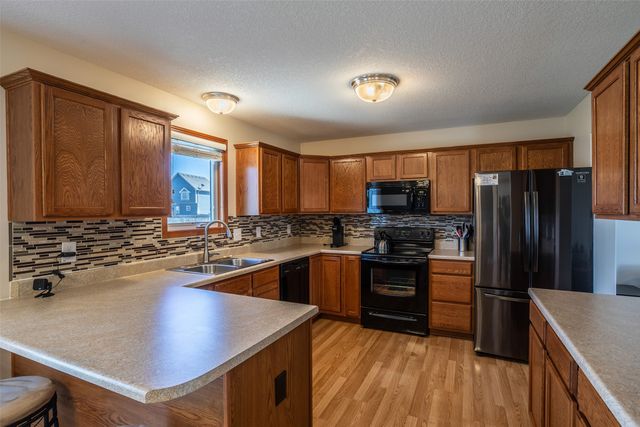 5917 NW 106th Street, Johnston, IA 50131