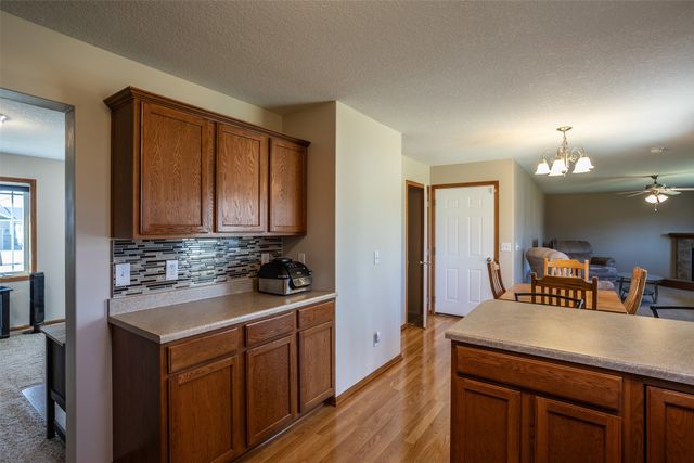 5917 NW 106th Street, Johnston, IA 50131