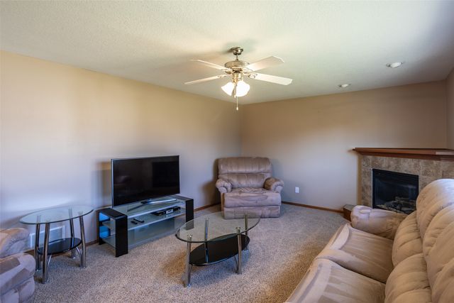 5917 NW 106th Street, Johnston, IA 50131