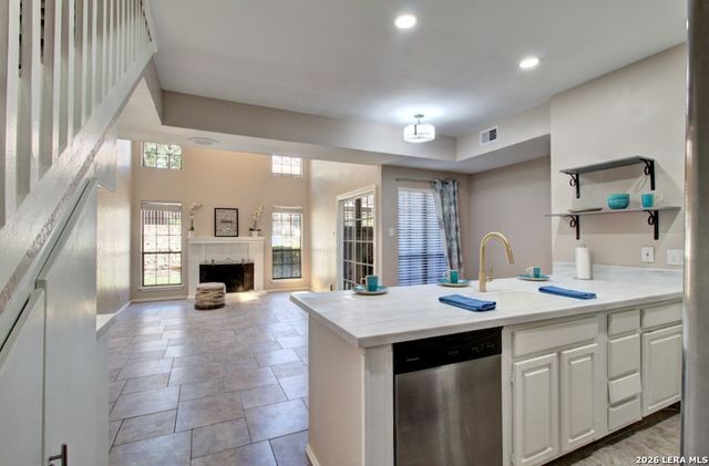 8633 Datapoint Dr Apt 260, San Antonio, TX 78229