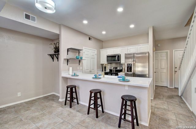 8633 Datapoint Dr Apt 260, San Antonio, TX 78229