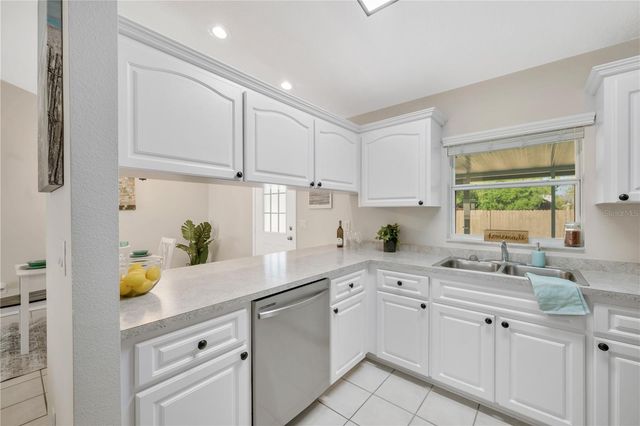 909 N MOBLEY STREET, Plant City, FL 33563