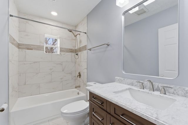 2743 Henry Street, Lake Station, IN 46405