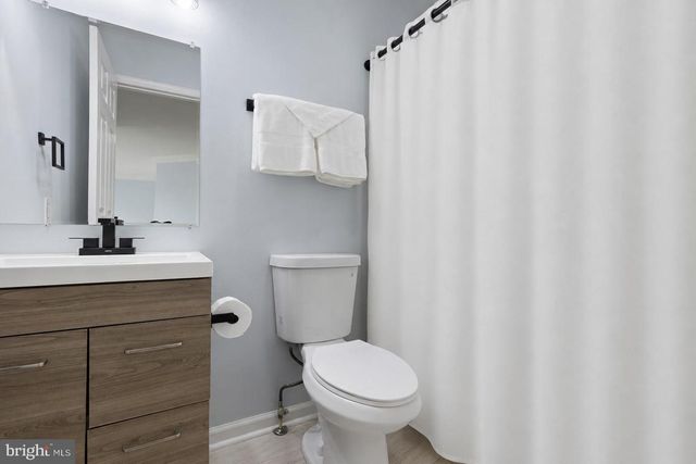 2 NETHY DR, Newark, DE 19711