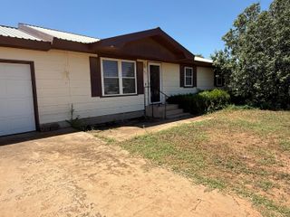 106 E Cragin Street, Sundown, TX 79336