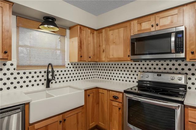 19555 K 68 Highway, Paola, KS 66071