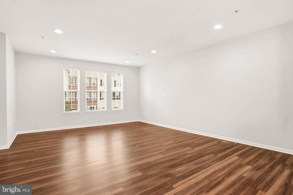 Image 12 of property listing at 9817 SOLAR CRSE, Laurel, MD 20723