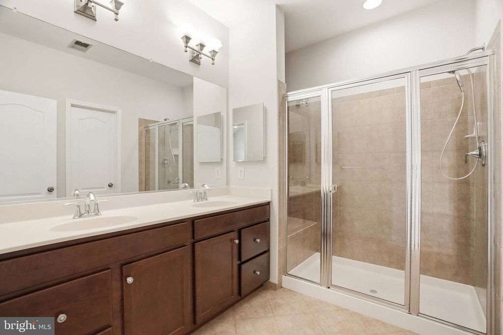 Image 19 of property listing at 9817 SOLAR CRSE, Laurel, MD 20723