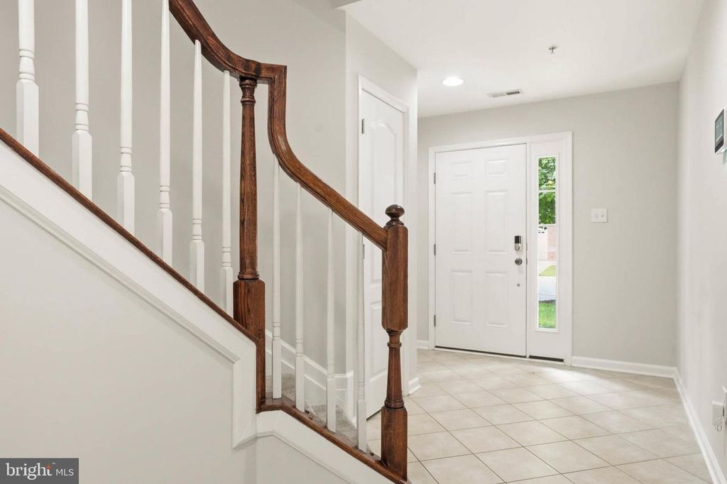 Image 29 of property listing at 9817 SOLAR CRSE, Laurel, MD 20723