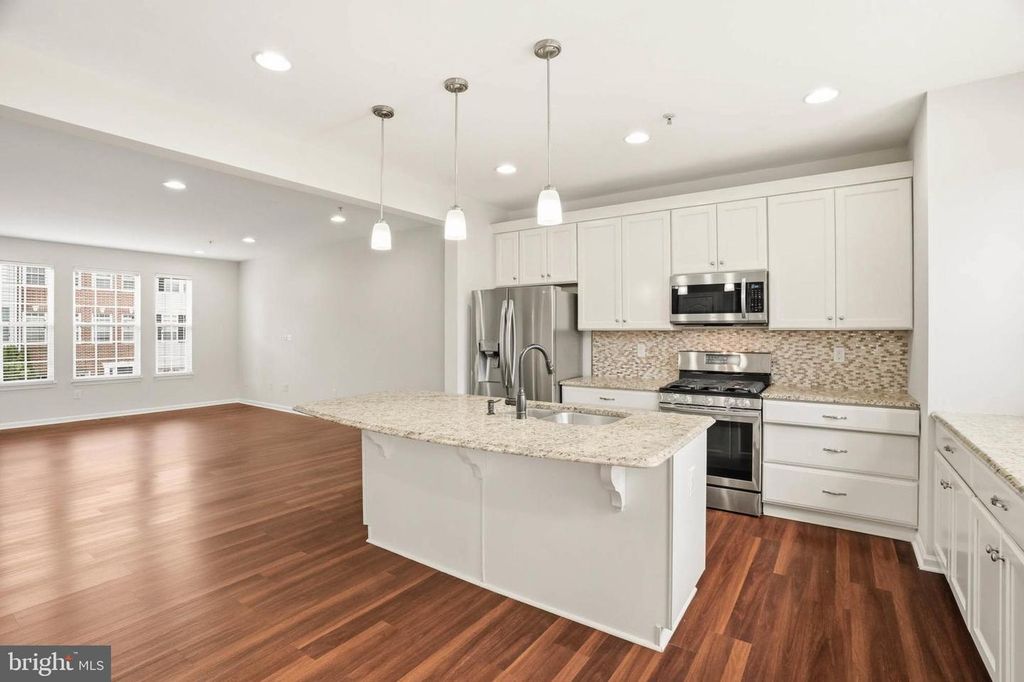 Image 3 of property listing at 9817 SOLAR CRSE, Laurel, MD 20723