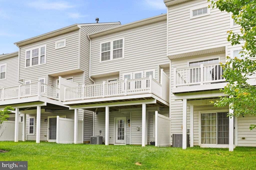 Image 37 of property listing at 9817 SOLAR CRSE, Laurel, MD 20723